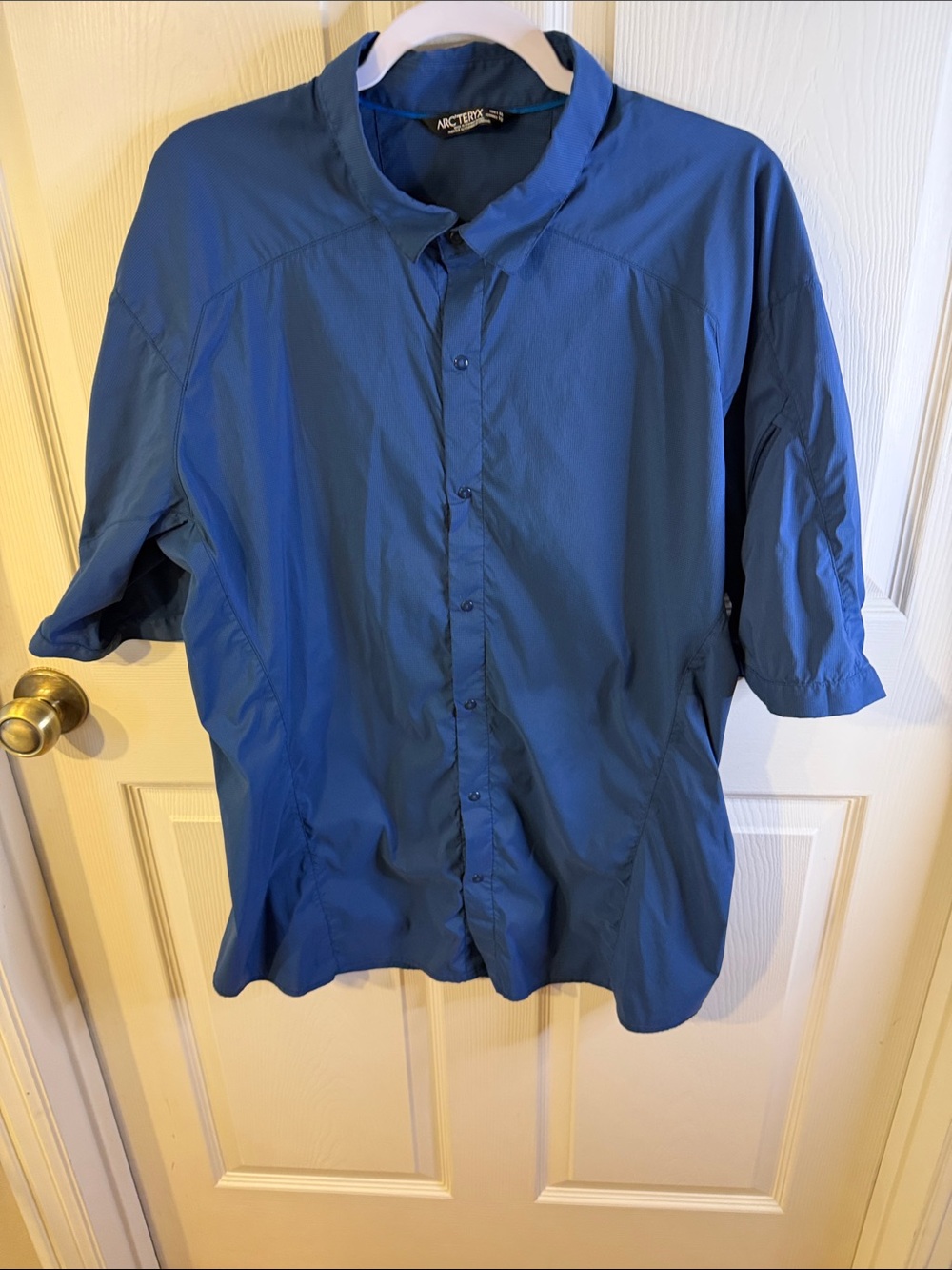 Arc'teryx Men's Deep Blue Lightweight Button-Front Shirt Sz XL. Box52